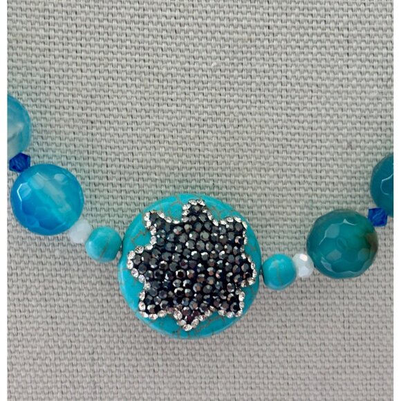 Faceted Blue Agate Beaded Necklace With Rhinestone Clasp & Centerpiece - Picture 5 of 7